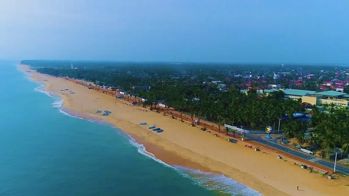 The long sandy shoreline of Kattankudy Beach