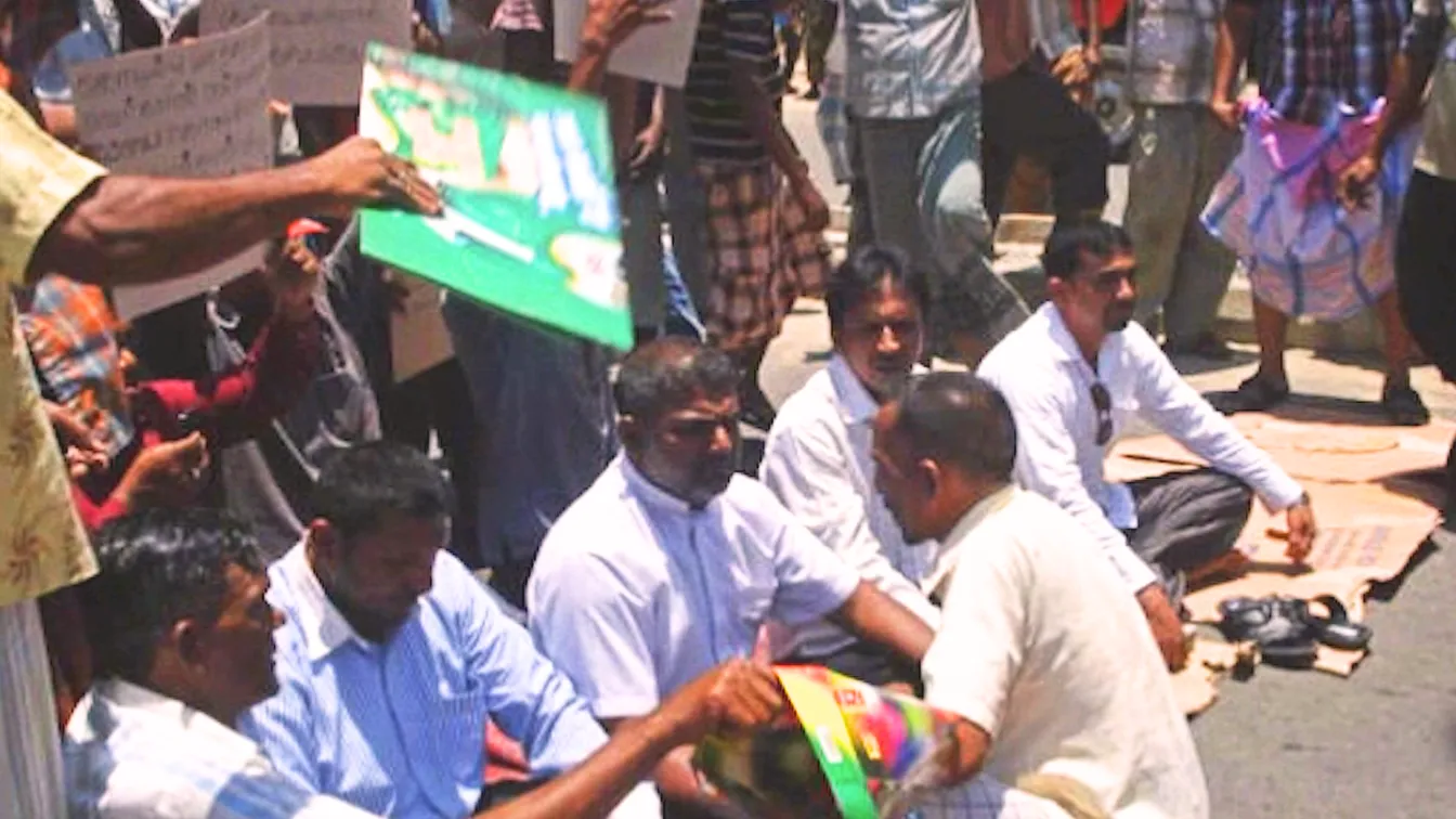Public protest during the waste crisis